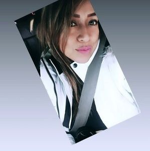 Meet your Posher, Paola